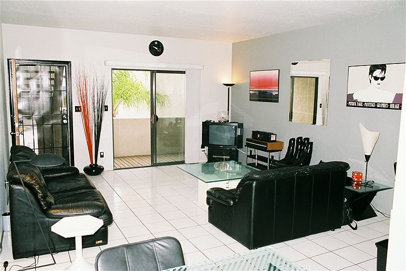Living Room (2)
