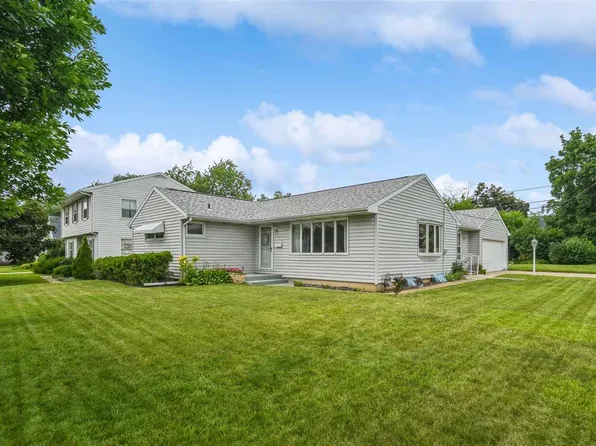 1000 29th St NE, Cedar Rapids, IA 52402