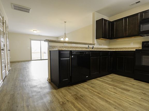 4th image of 61 Piedmont Pl #125