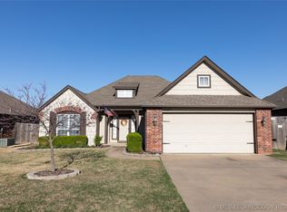 11417 E 132nd Ave, Collinsville, OK 74021