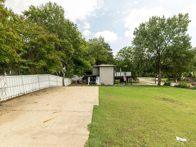 508 W Louisiana St — Photo 31