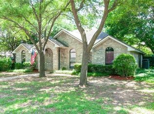 8202 Wisrock Dr, Arlington, TX 76002