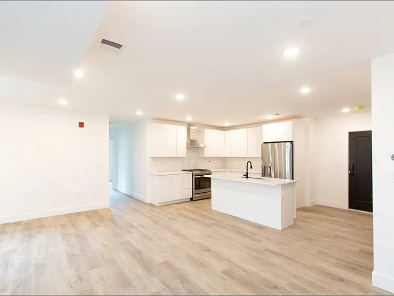 173 Magnolia St #4 — Photo 2