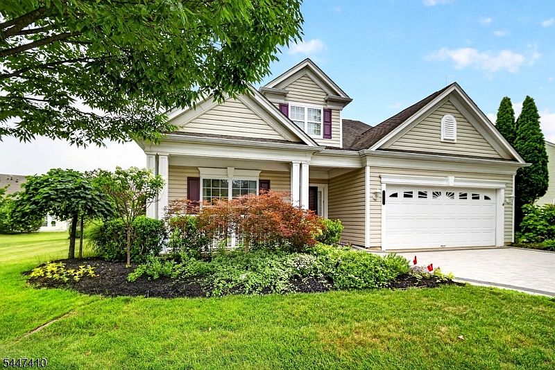 1st image of 251 Longwood Ln