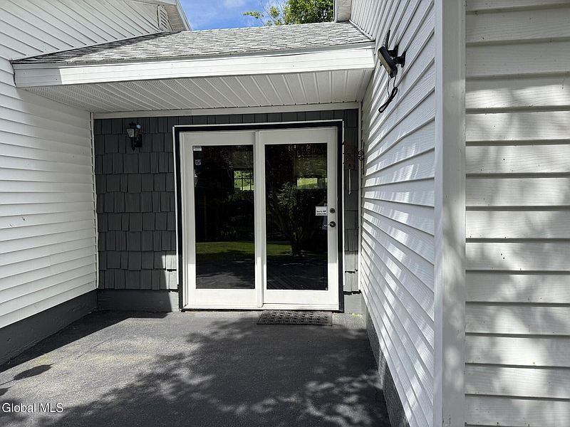 4th image of 695 Dean Road