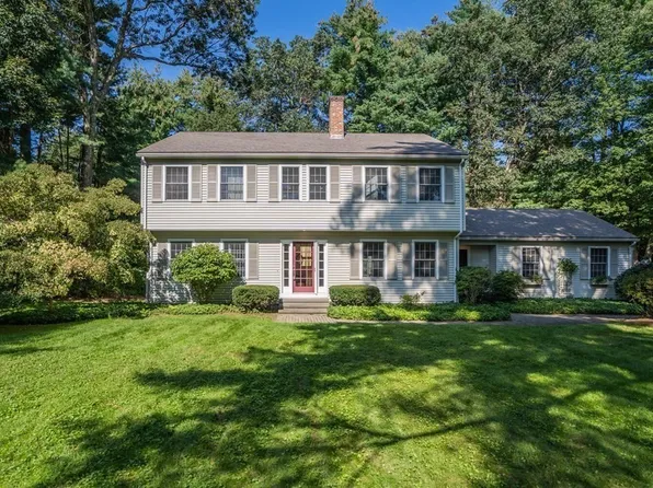18 Bayberry Ln, Amherst, MA 01002