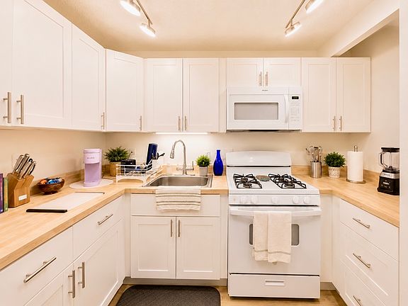 3rd image of 79-7261 E Honalo Rd #204