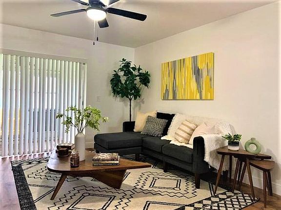 3rd image of 5243 Cresthaven Boulevard #B