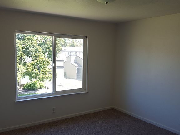 5th image of 25 Rainier Ln