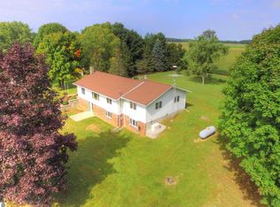 318 S Mount Hope Rd, Crystal, MI 48818