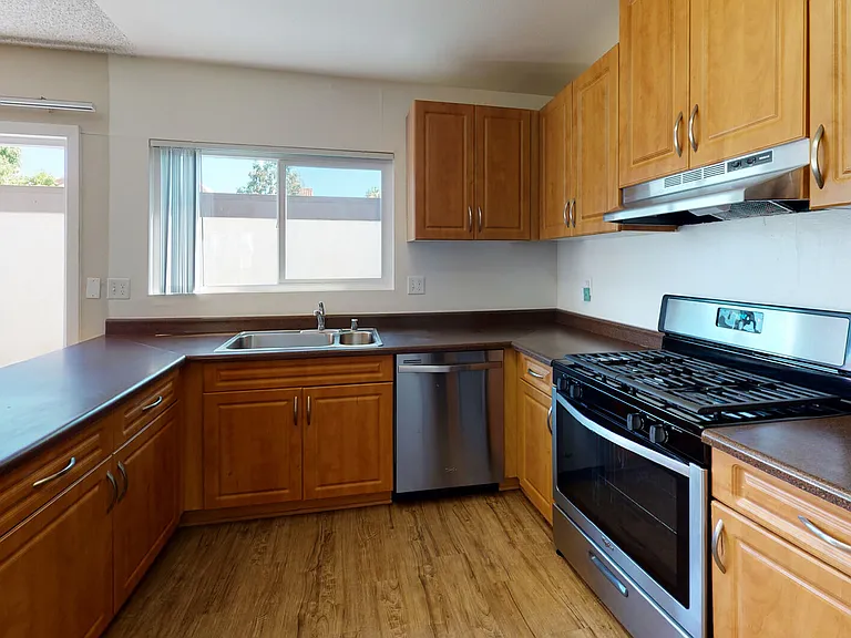 Huntington Vista — Photo 91