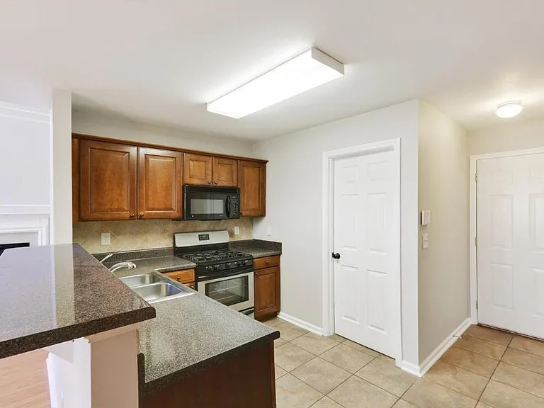 2130 Highland Gate Dr — Photo 8