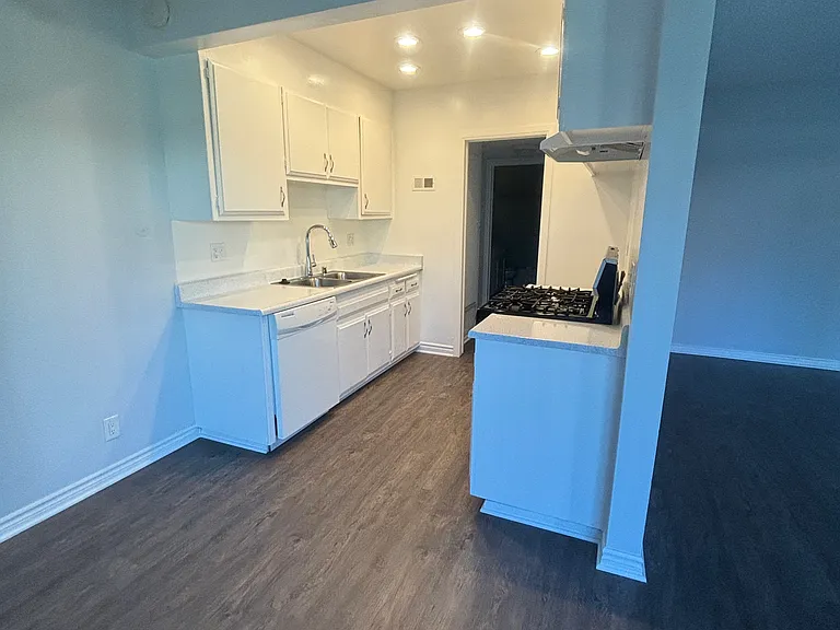 El Cortez Apartments — Photo 25
