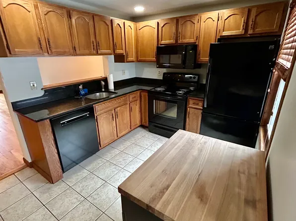 73 Ocean Park Rd APT 10, Saco, ME 04072