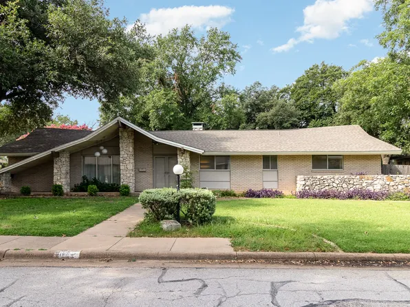 2016 Woods Dr, Arlington, TX 76010