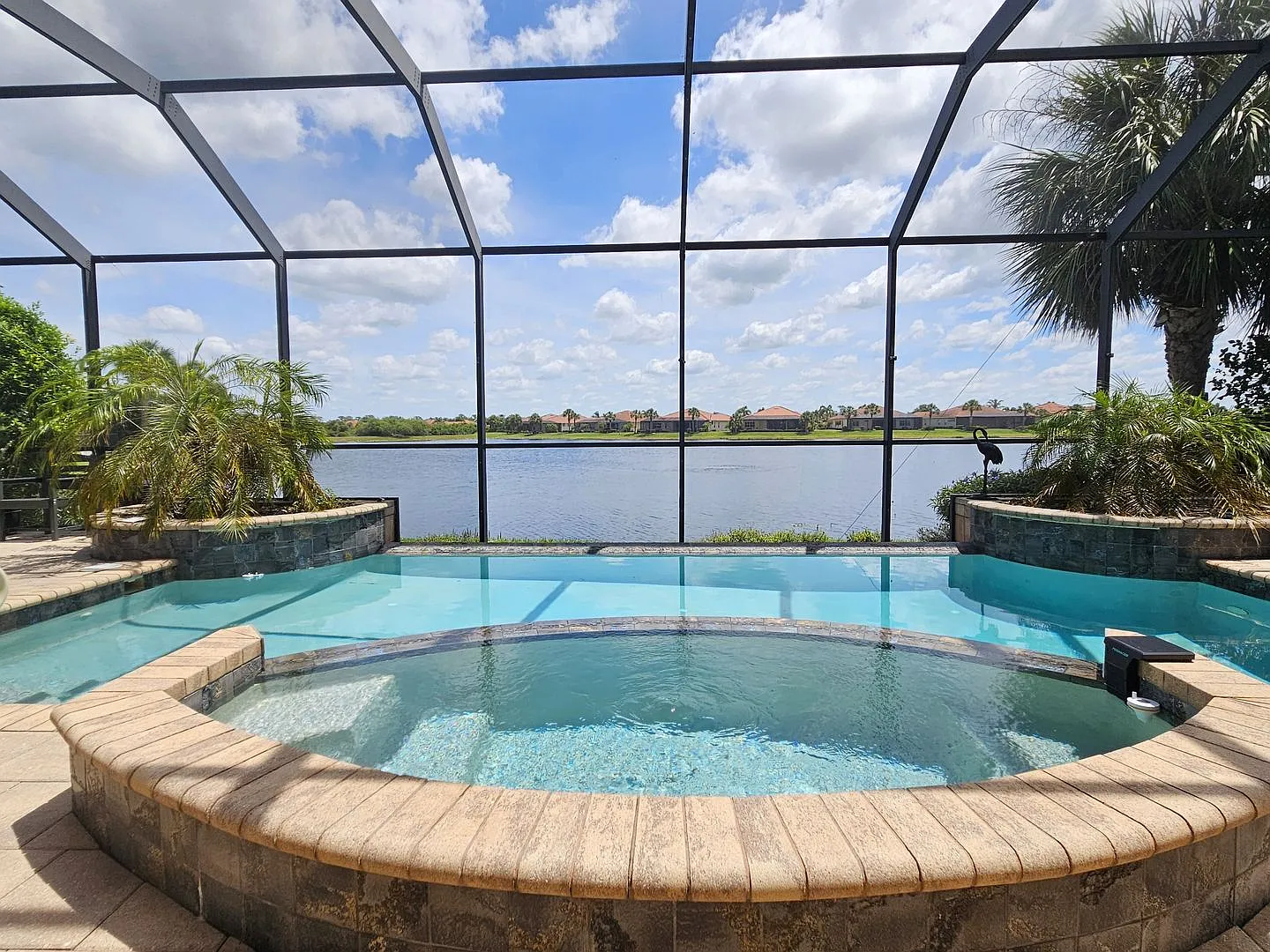 Seasonal Short-Term 4 Bedroom 3 Bathroom Heated Pool Home located in Venetian Golf & River Club! — Photo 2