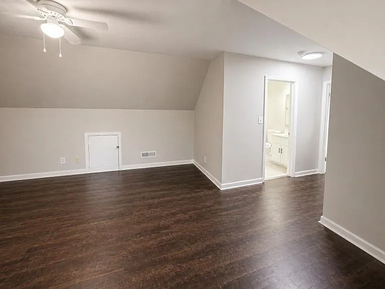 125 Mossland Dr — Photo 31