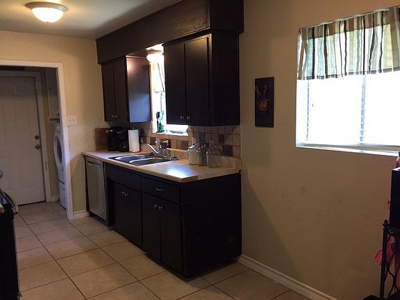 4th image of 1614 E Manor Dr