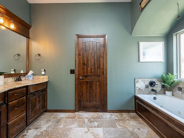 18121 Haslemere Ln — Photo 18