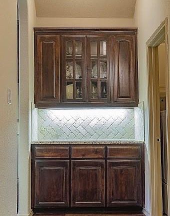 4th image of 6 Oakridge Ln
