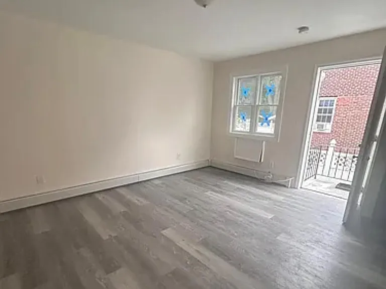 303 Van Pelt Ave — Photo 4