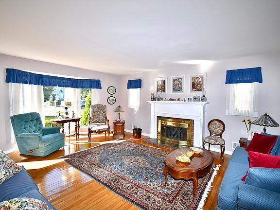 2nd image of 507 Chicago Blvd