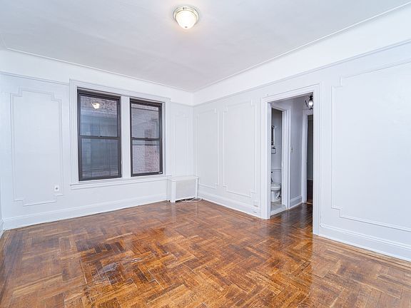 2nd image of 25-26 42nd St #D2