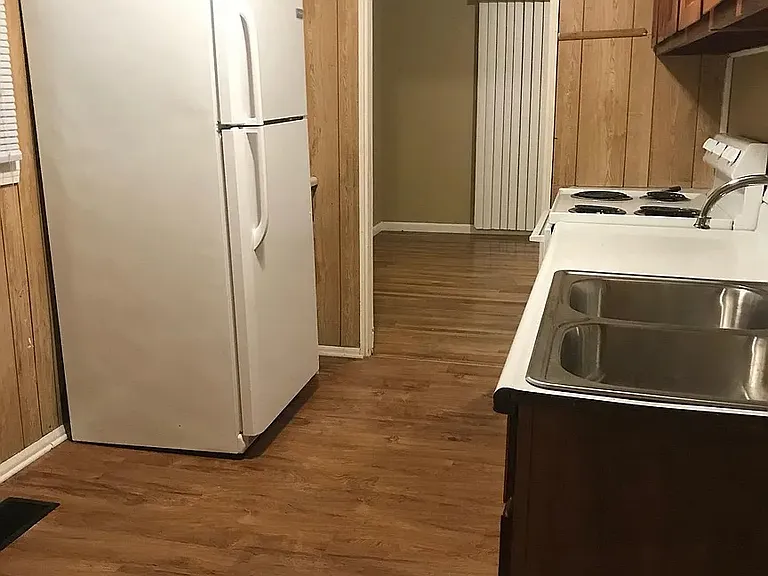 1021 E Memorial Dr — Photo 5