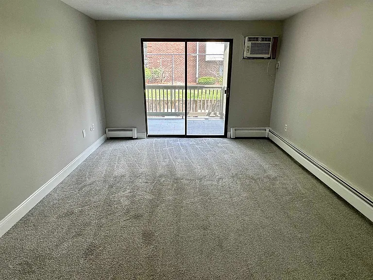 33 Andrew St — Photo 10