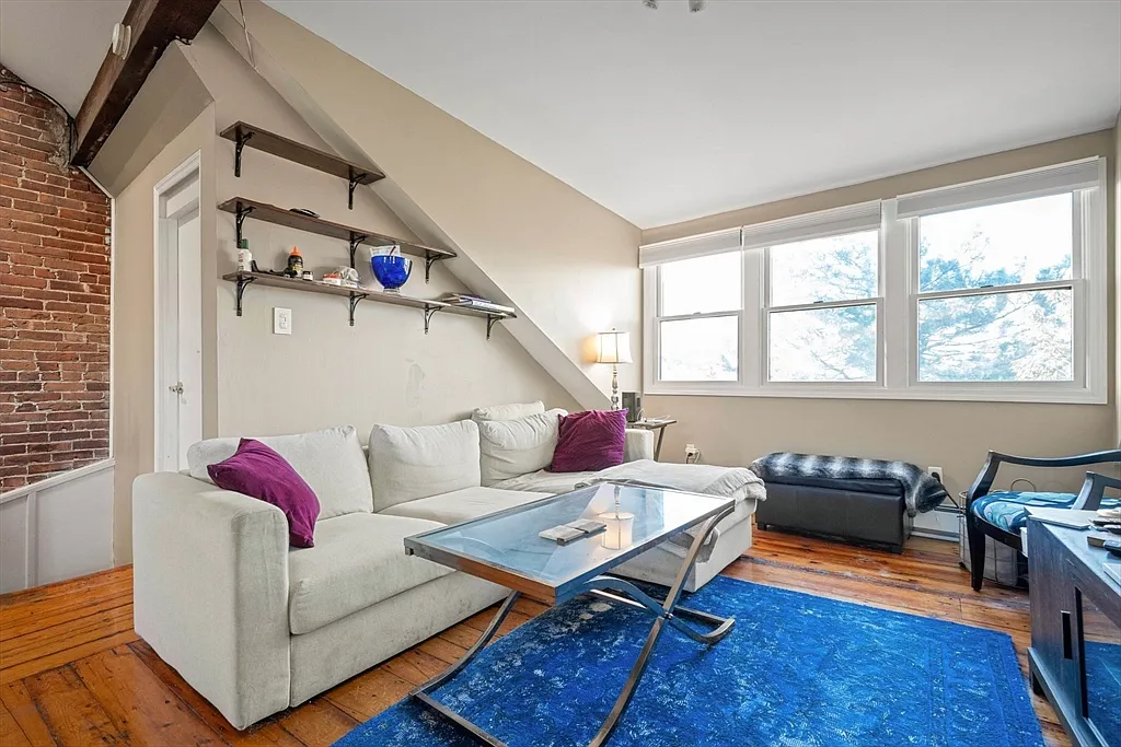2 bed, 2.0 bath, 1000 sqft, $4,300 — Photo 3