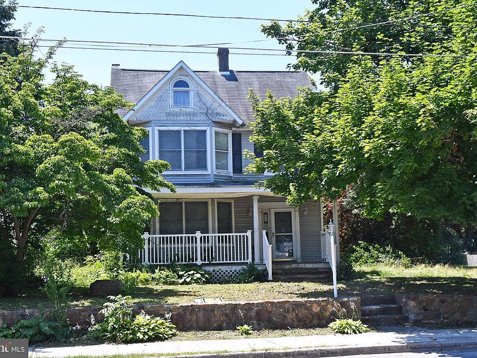 1st image of 210 W Main St