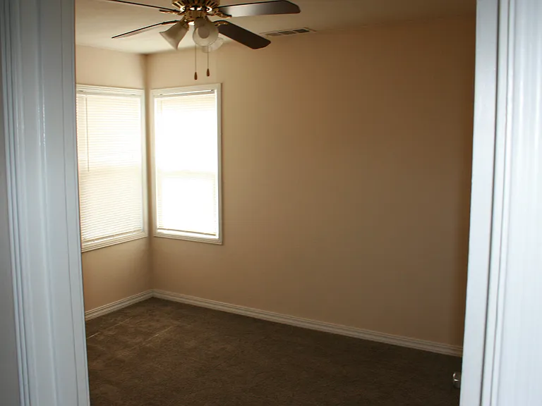 1460 Oxford Way — Photo 52