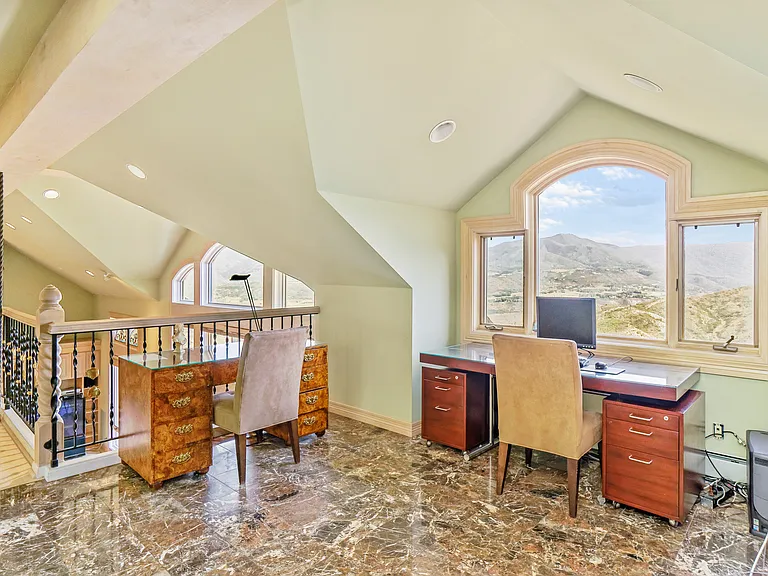 2438 Juniper Hill Dr — Photo 10