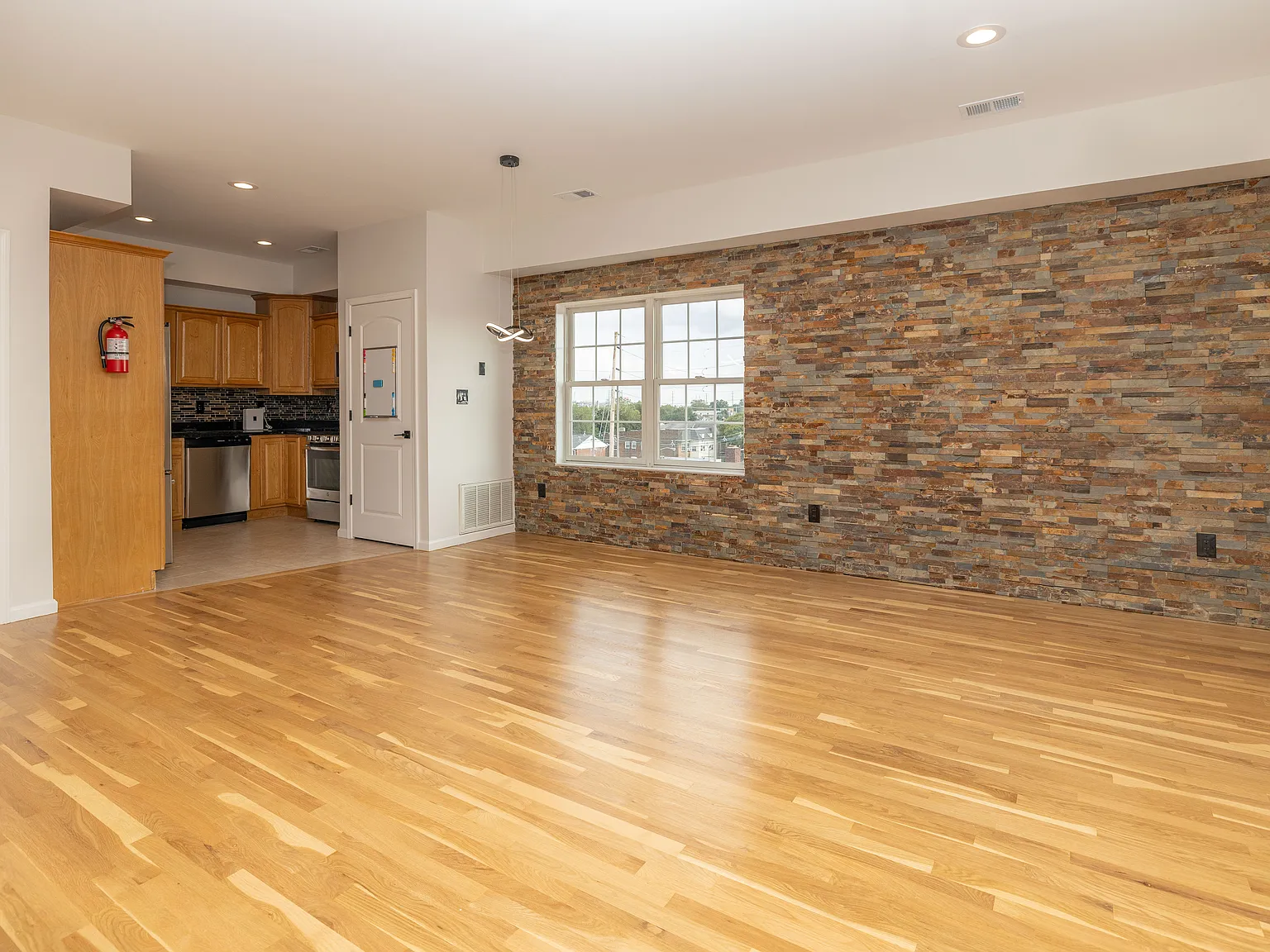 2 bed, 995 sqft, $2,600 — Photo 2