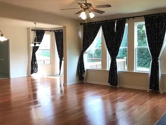 5th image of 705 Crestmark Dr
