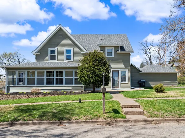 128 S Gill St, Monticello, IA 52310