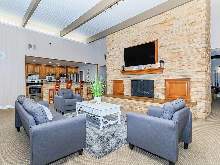 Regency Plaza Apartment Homes — Photo 23