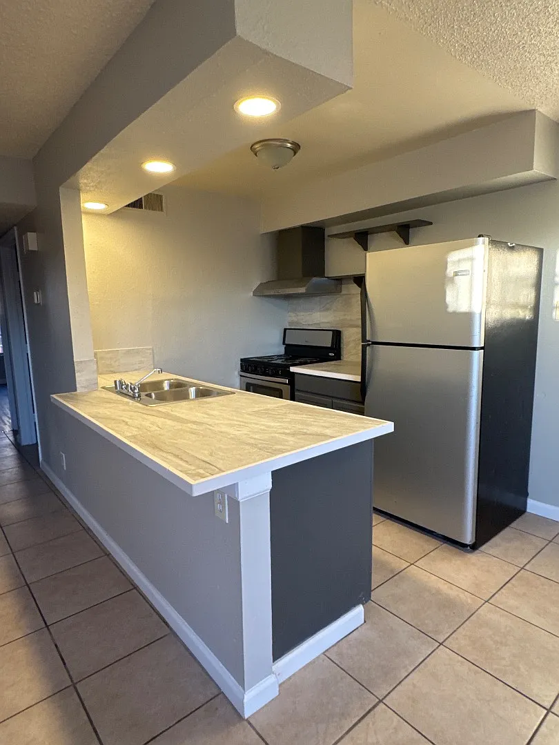 Unit Photo - 924 San Pedro Dr SE #4