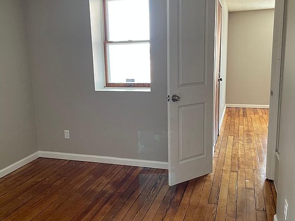 4th image of 3840 Marine Ave