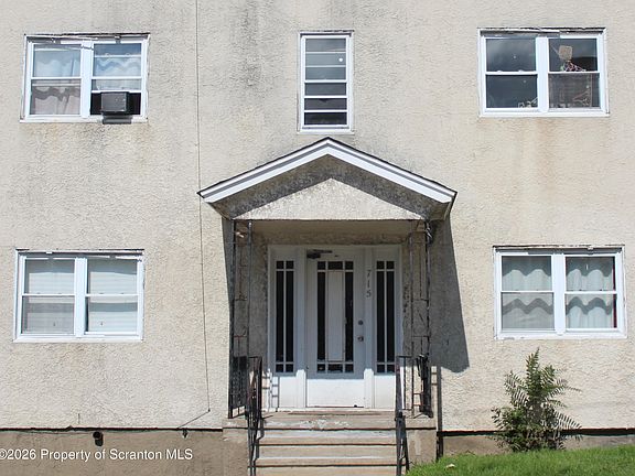 2nd image of 715 Moosic St