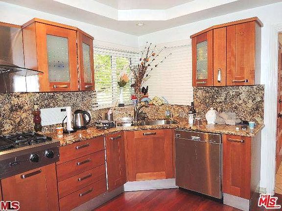 5th image of 3846 Hayvenhurst Ave
