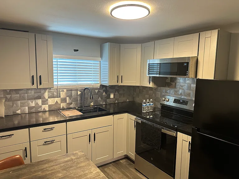 1136 E Spence Ave #1 — Photo 3