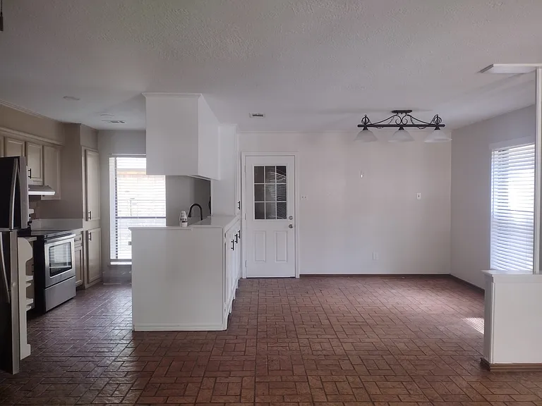 325 Bois D Arc Dr — Photo 4