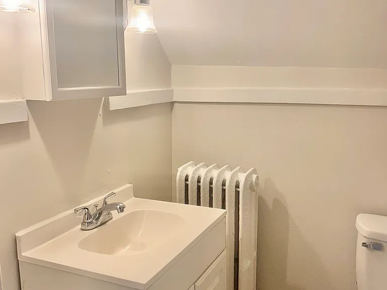 444 Glen St #6 — Photo 4