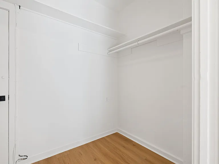 1840 Sacramento St #202 — Photo 6