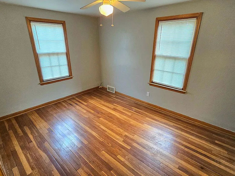 548 Arlington Ave — Photo 8
