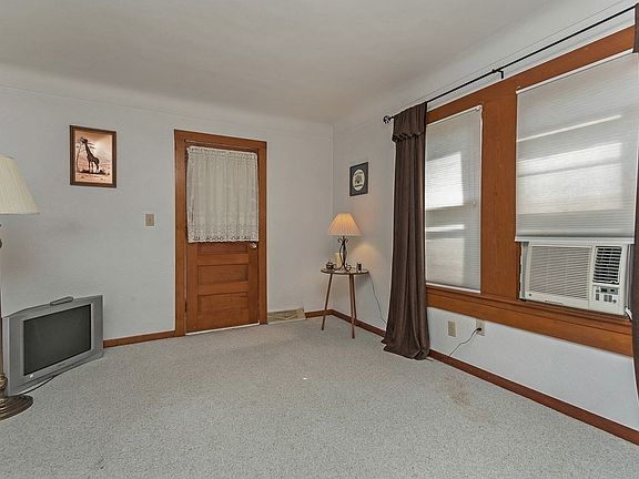 3rd image of 345 31st Street Dr SE
