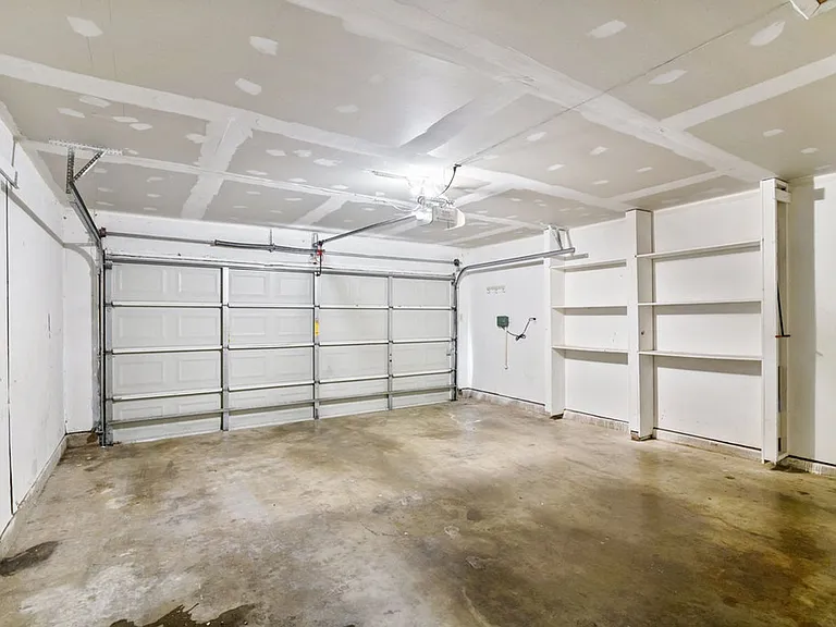 3013 Queens Way — Photo 4