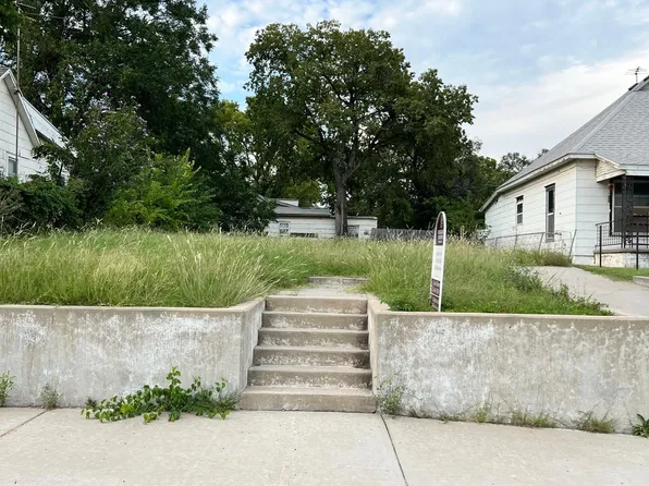 508 W 1st St, Newton, KS 67114