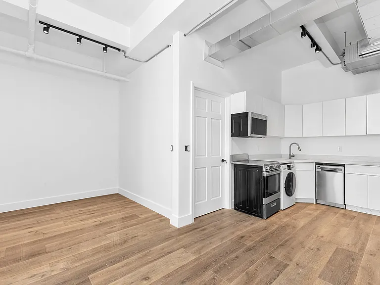 255 W 36th St #1008 — Photo 5